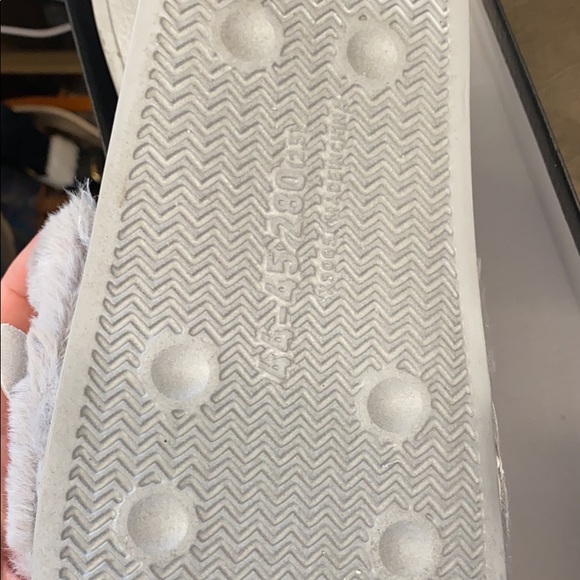 NIB Size 10 grey urban sport by J/slide fuzzy slides sandal slipper - Picture 2 of 2